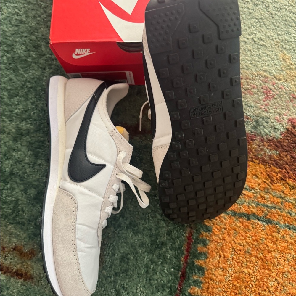 Nike Waffle Trainer 2 Men's White and Black Retro Sneakers New Condition Size 10 - Picture 3 of 5